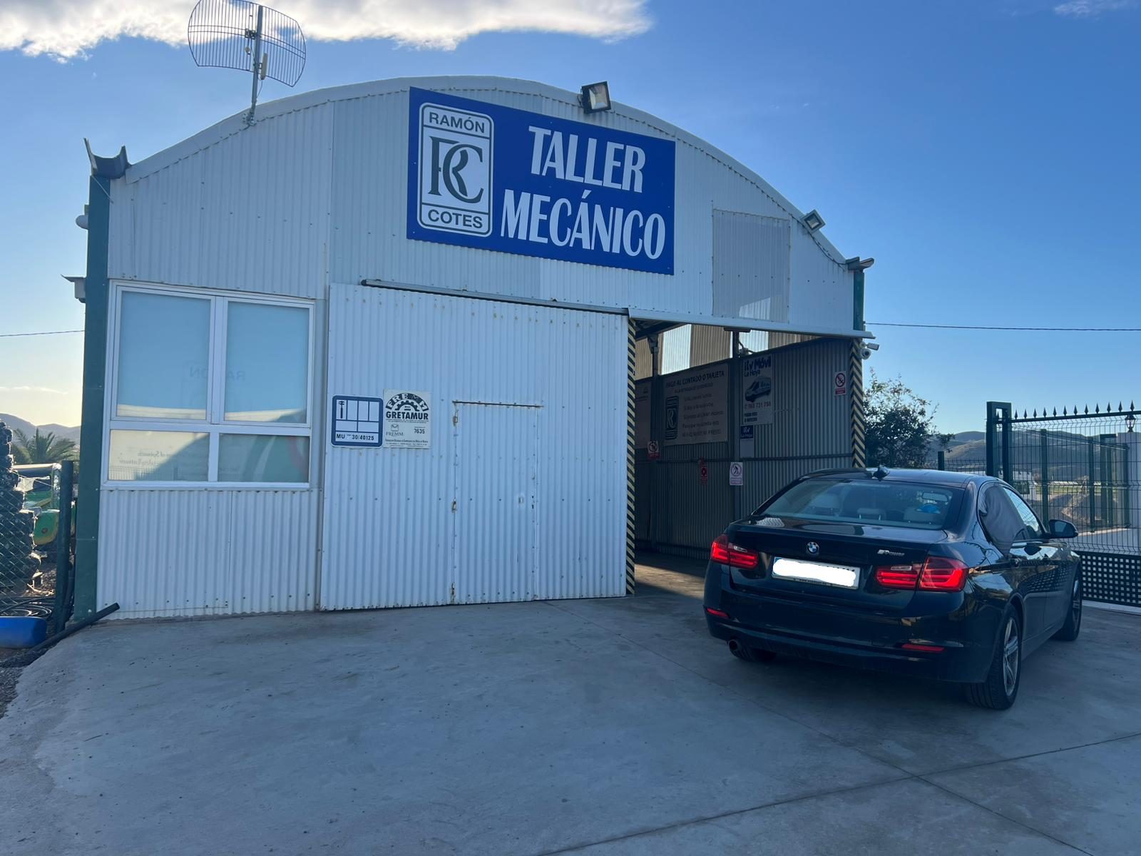 Instalaciones de Cotes Cars en La Escucha, Lorca